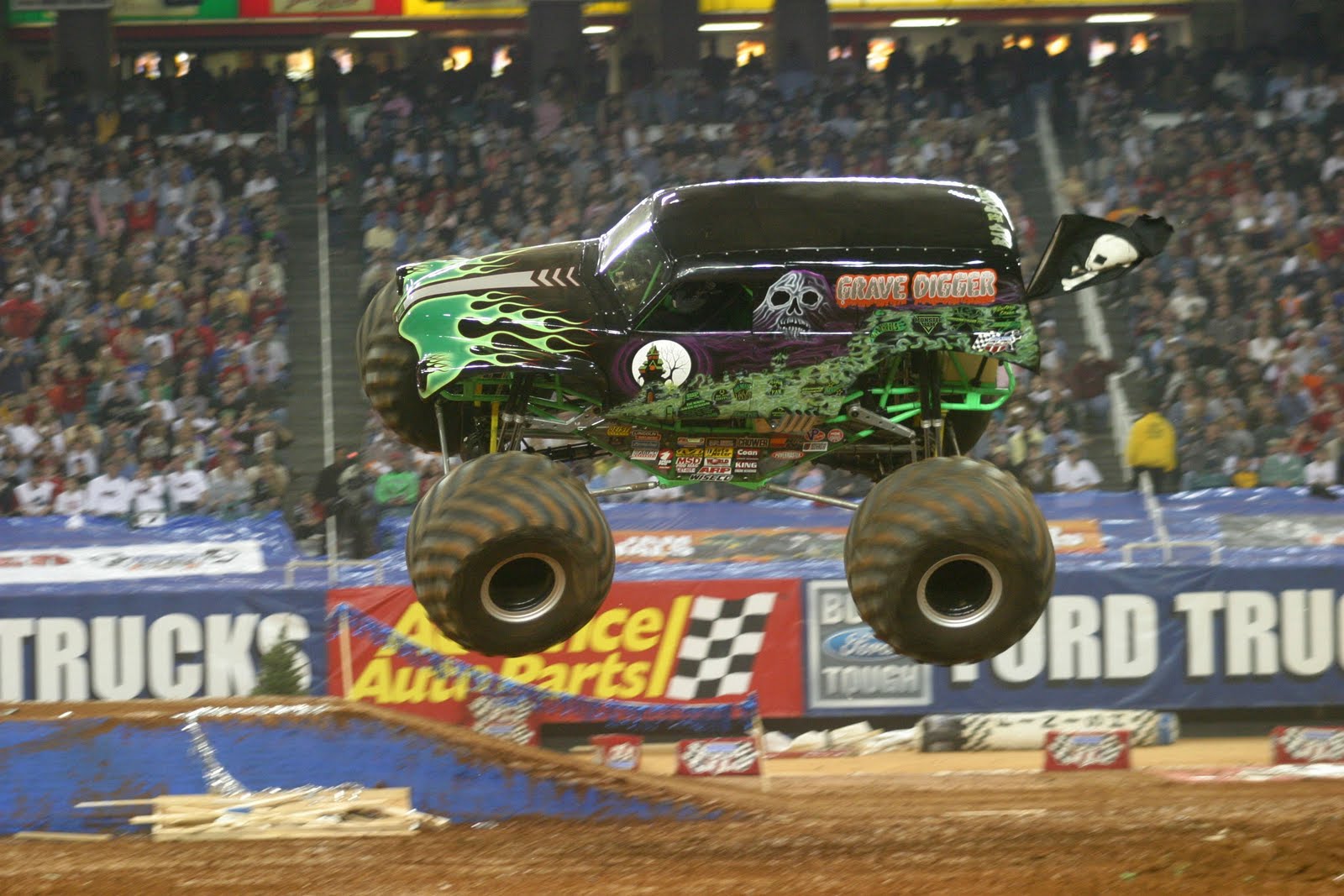 scx24 grave digger