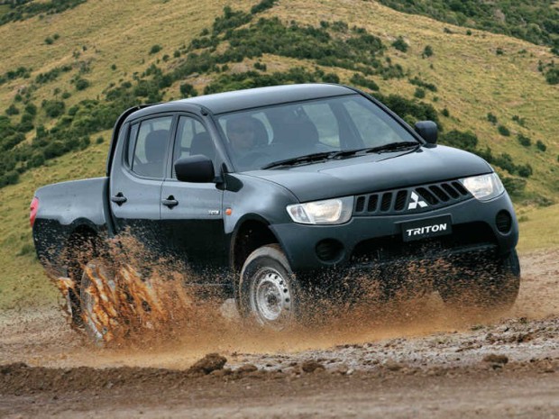 mitsubishi triton pickup truck