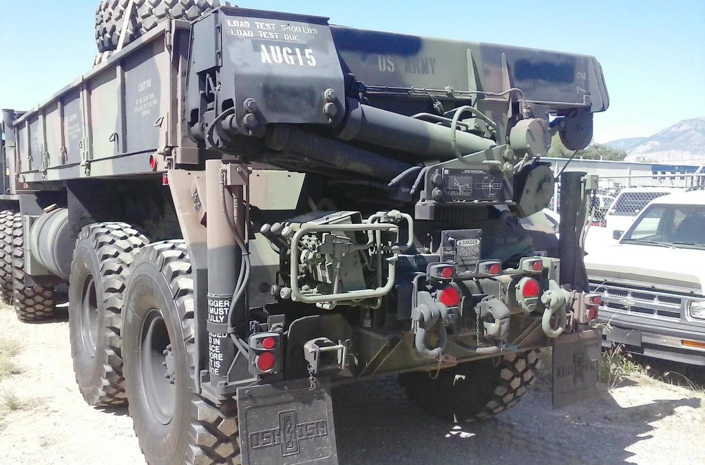 oshkosh 8x8 crane cargo truck