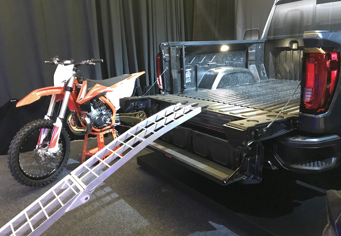 2019-gmc-sierra-1500-tailgate-motocross-bike - The Fast ... 2019-gmc-sierra-1500-tailgate-motocross-bike - The Fast ...