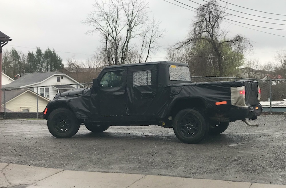 Best Midsize Suv Towing >> 2019-jeep-scrambler-pickup-truck-sahara-spy - The Fast ... Best Midsize Suv Towing >> 2019-jeep-scrambler-pickup-truck-sahara-spy - The Fast ...