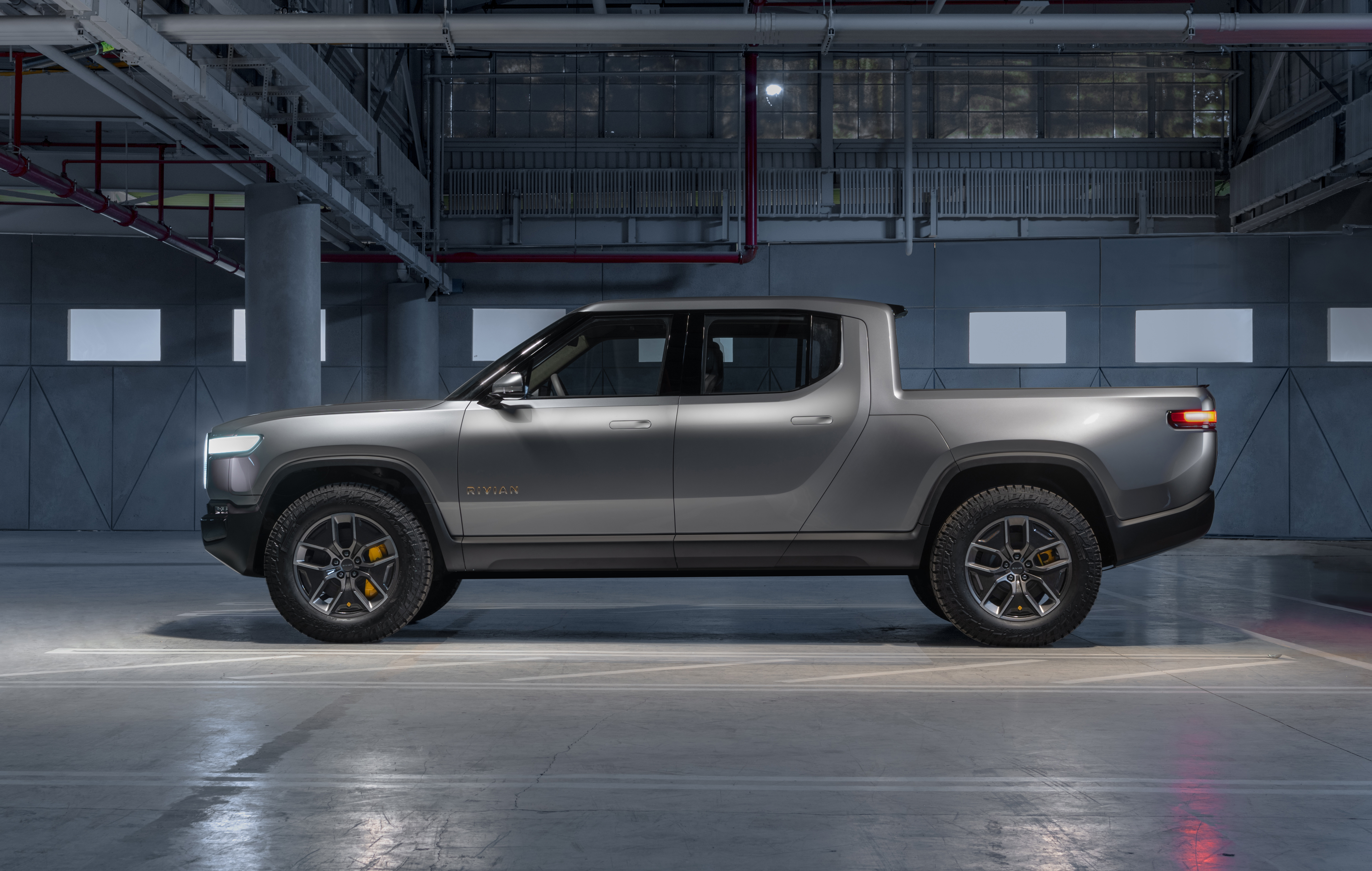 Rivian R1T Electric Truck Promises Insane Performance - 750 Horsepower & 400 Miles of ...5840 x 3707
