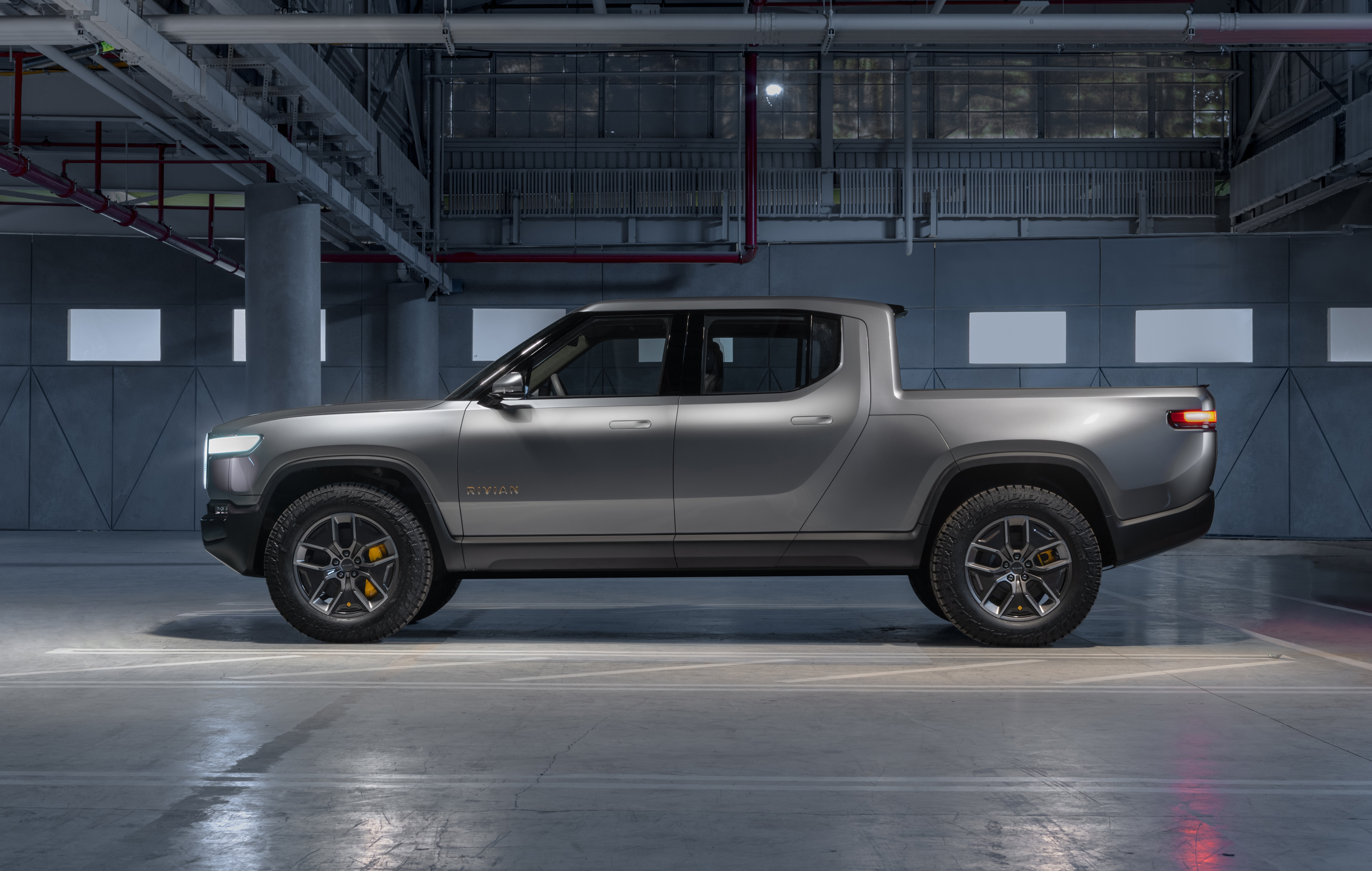 Rivian R1T Electric Truck Promises Insane Performance - 750 Horsepower & 400 Miles of ...