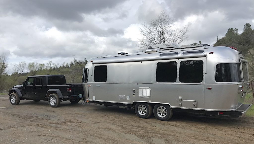 2020 jeep gladiator towing trailer