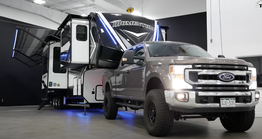 I Drive a New 2020 Ram HD 6.4L HEMI Over 1,000 Miles and Compare Its MPG Versus a 7.3L Ford F-250